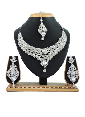 Dignified Necklace Set
