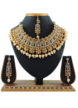 Divine Diamond Work Necklace Set For Party