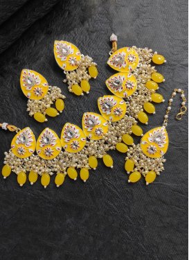 Elegant Alloy Off White and Yellow Necklace Set For Party