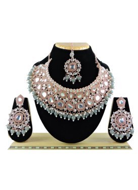 Elegant Grey and White Necklace Set For Ceremonial