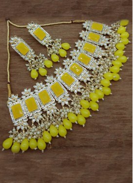 Enchanting Gold Rodium Polish Alloy Necklace Set For Ceremonial