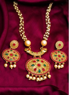 Enchanting Gold Rodium Polish Beads Work Alloy Necklace Set