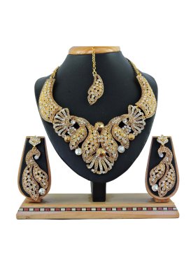 Enchanting Gold Rodium Polish Stone Work Necklace Set