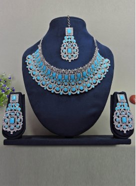 Enchanting Light Blue and White Alloy Necklace Set