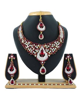 Especial  Alloy Maroon and White Necklace Set For Ceremonial