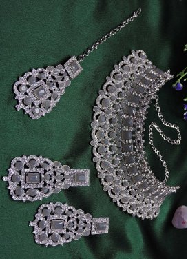 Especial  Alloy Silver Rodium Polish Grey and White Stone Work Necklace Set