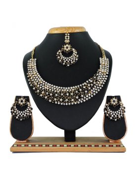 Especial Alloy Stone Work Black and White Necklace Set