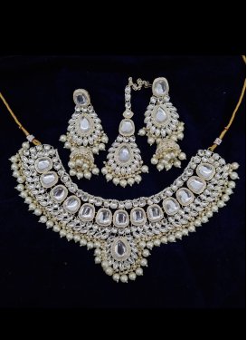 Especial  Beads Work Off White and White Gold Rodium Polish Necklace Set