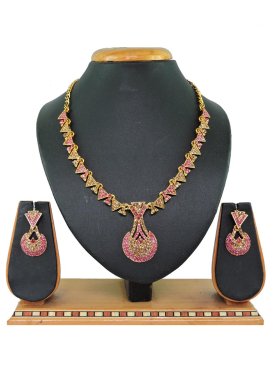 Especial  Gold and Magenta Necklace Set For Ceremonial