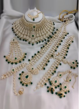 Especial  Gold Rodium Polish Beads Work Green and White Necklace Set for Bridal