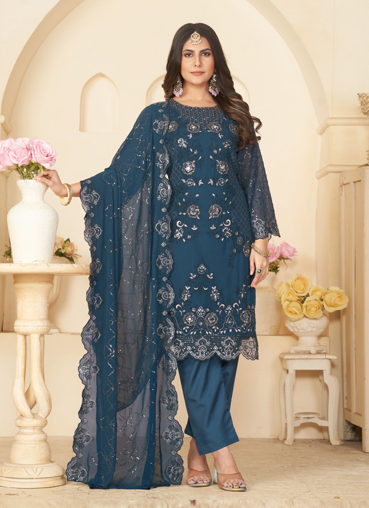 Pakistani salwar kameez style hotsell