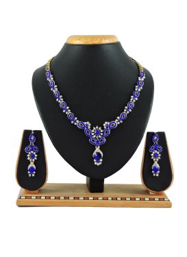 Flamboyant Alloy Gold Rodium Polish Blue and White Stone Work Necklace Set