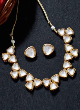 Flamboyant Alloy Gold Rodium Polish Stone Work Necklace Set