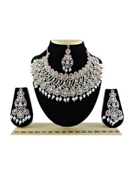 Flamboyant Gold Rodium Polish Alloy Silver Color and White Necklace Set