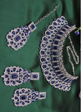 Flamboyant Navy Blue and White Stone Work Necklace Set
