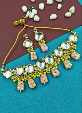 Glitzy Alloy Pink and Yellow Necklace Set For Ceremonial