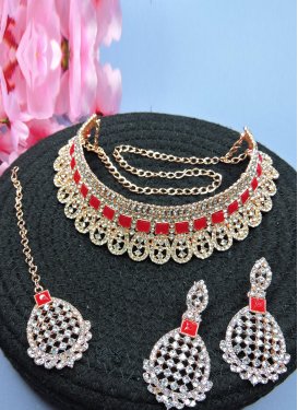 Glitzy Alloy Stone Work Necklace Set For Festival