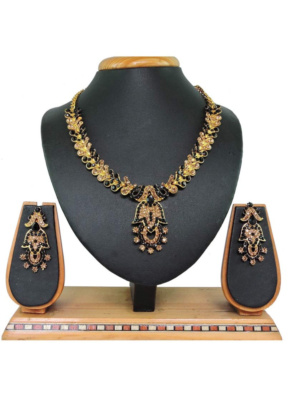 Glitzy Black and Gold Alloy Necklace Set