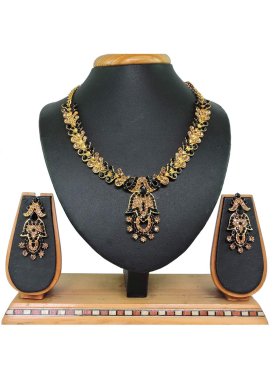 Glitzy Black and Gold Alloy Necklace Set
