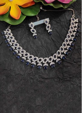 Glitzy Diamond Work Necklace Set