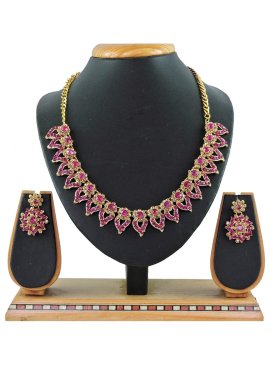 Glitzy Fuchsia and Gold Necklace Set For Ceremonial