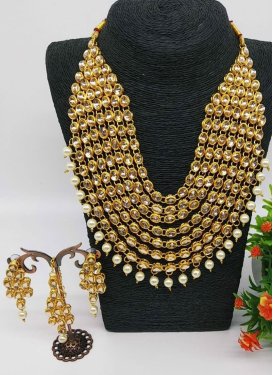 Glitzy Gold and White Alloy Necklace Set