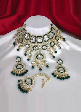 Glitzy Gold Rodium Polish Beads Work Alloy Bottle Green and White Necklace Set For Party