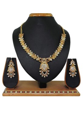 Glitzy Gold Rodium Polish Beads Work Alloy Necklace Set