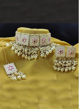 Glitzy Gold Rodium Polish Jewellery Set For Ceremonial