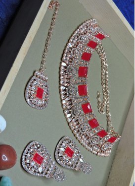 Glitzy Gold Rodium Polish Stone Work Alloy Red and White Necklace Set