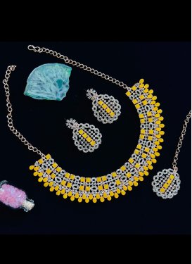 Glitzy Necklace Set For Festival