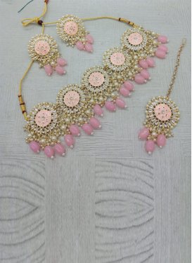 Glitzy Off White and Pink Gold Rodium Polish Necklace Set For Festival