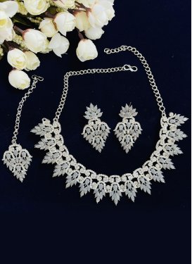 Glorious Alloy Stone Work Grey and Silver Color Necklace Set