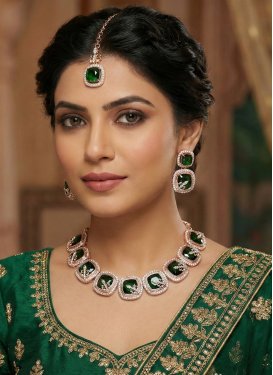 Gold Rodium Polish Bottle Green and White Necklace Set For Festival