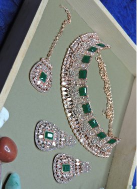 Graceful Alloy Green and White Necklace Set