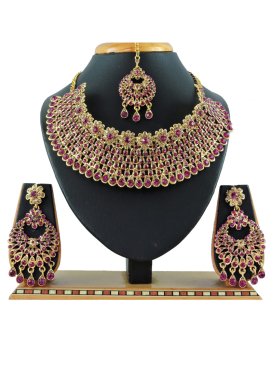 Graceful Fuchsia and Gold Gold Rodium Polish Necklace Set For Ceremonial