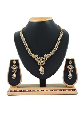 Graceful Gold and White Alloy Necklace Set