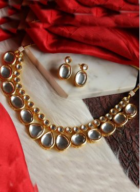 Graceful Gold Rodium Polish Necklace Set For Ceremonial
