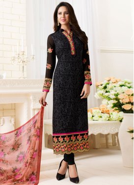 Gripping Black Color Resham Work Pakistani Salwar Suit