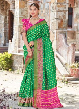 Handloom Silk Green and Magenta Trendy Classic Saree