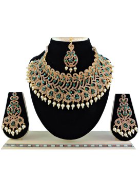 Lordly Gold and Green Alloy Necklace Set