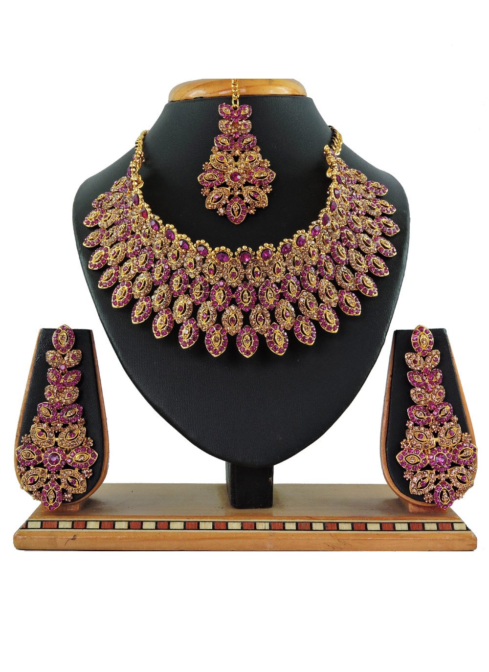 Lordly Stone Work Jewellery Set for Ceremonial