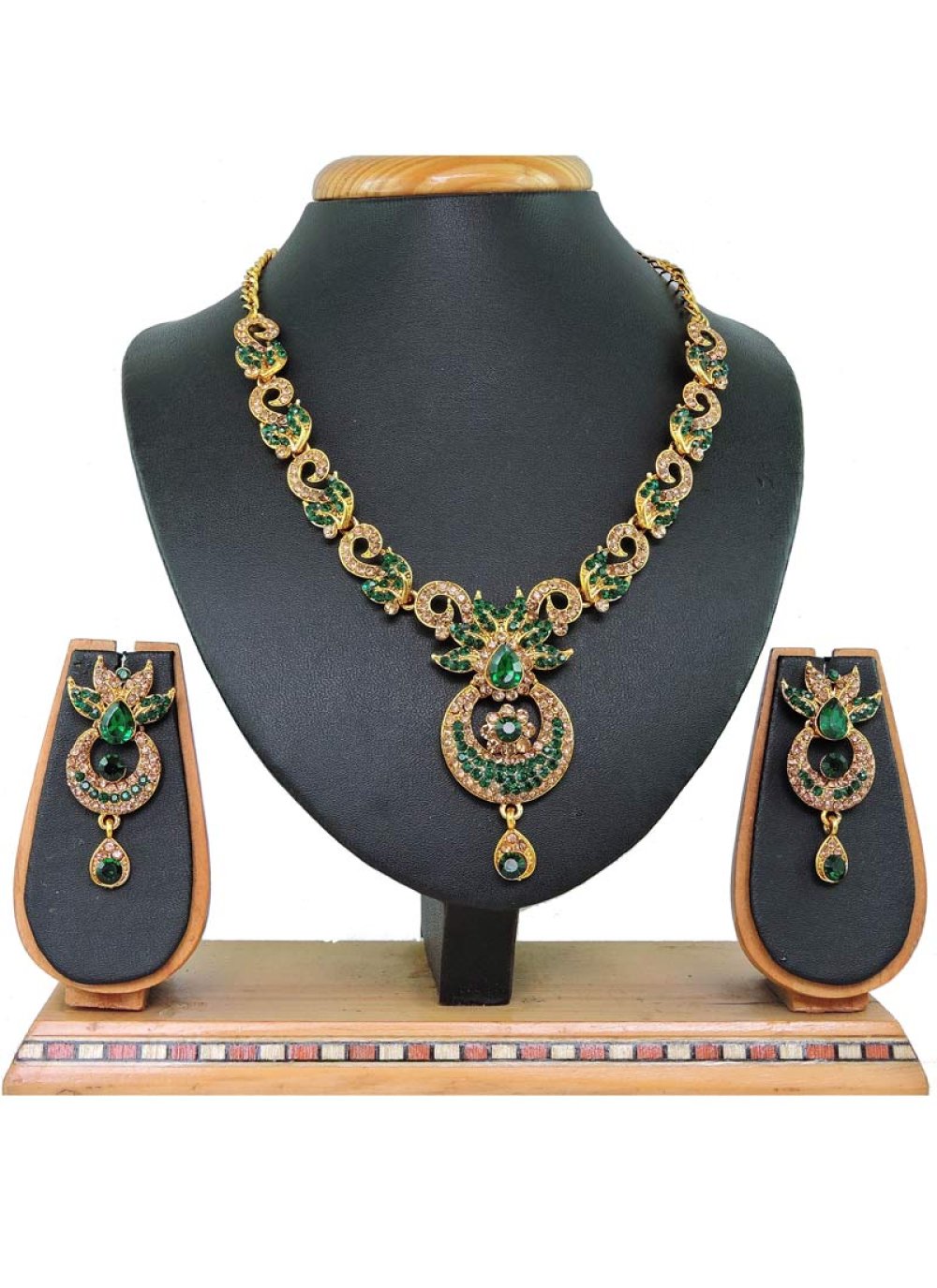 Lovely Gold Rodium Polish Necklace Set For Ceremonial