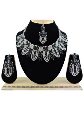 Lovely Silver Rodium Polish Diamond Work Alloy Necklace Set For Festival