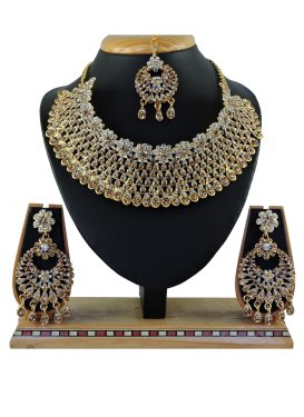 Majesty Stone Work Alloy Necklace Set For Ceremonial