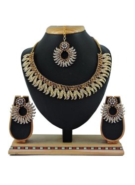 Majesty Stone Work Gold and White Alloy Necklace Set