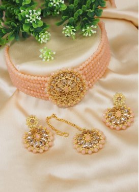 Modest Peach and White Beads Work Alloy Gold Rodium Polish Necklace Set