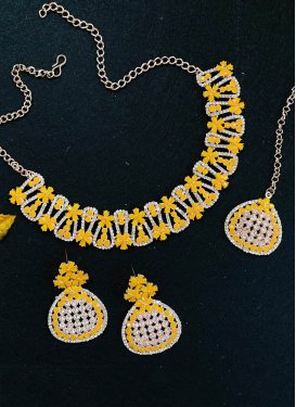Mystic Alloy Gold Rodium Polish White and Yellow Stone Work Necklace Set