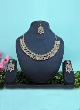 Mystic Alloy Stone Work Necklace Set For Festival