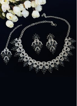 Nice Alloy Silver Rodium Polish Black and Silver Color Stone Work Necklace Set
